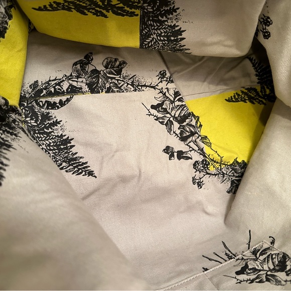 Cynthia Vincent large canvas like material shoulder bag . See photos for color. - Picture 4 of 6